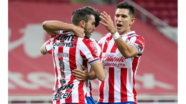 Gol de Mayorga para Chivas ante Pumas.