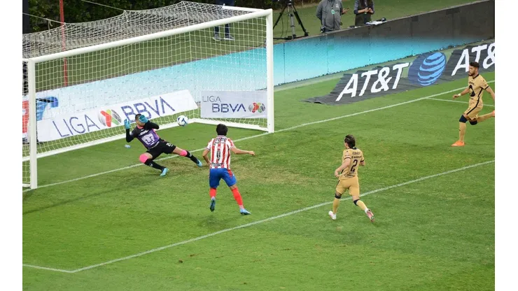 José Juan Macías puso en partido a Chivas en el Estadio Akron