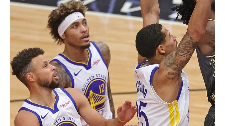 Stephen Kerry, Kelly Oubre Jr. y Juan Toscano