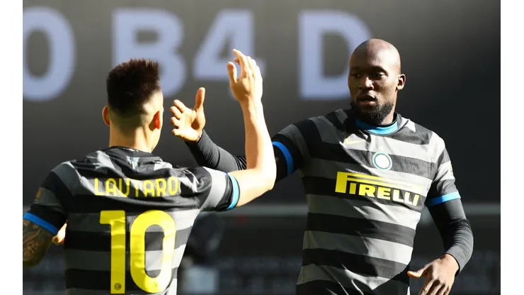 De la mano de Lukaku y Lautaro, Inter le ganó a Genoa y es más puntero que nunca