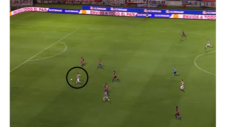 Desde ahí le pegó Milton Giménez.