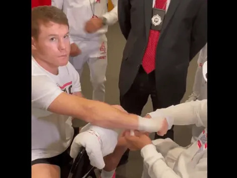La reacción de Canelo Álvarez cuando escuchó la ovación de los fanáticos desde el vestuario