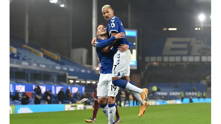 James Rodríguez y Richarlison juntos en el Everton.