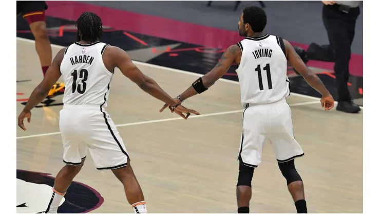 James Harden y Kyrie Irving (Foto: Getty)