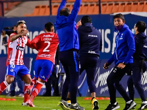¡DESDE EL MEDIOCAMPO!: San Luis convierte el mejor gol de la Liga MX