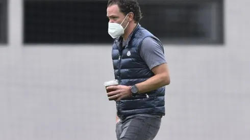 Santiago Baños, América