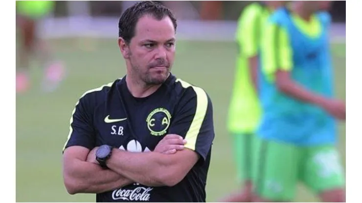 Santiago Baños, América