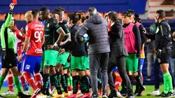 La dura sanción a Félix Torres por agregir a un balonero