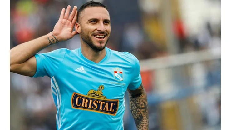 Expresidente de Sporting Cristal usó su cuenta de Twitter para responder al director del diario.