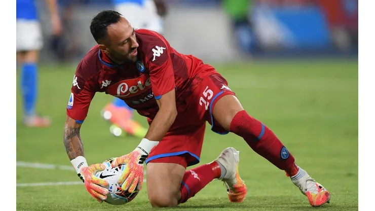 David Ospina está cerca de volver a competir con el Napoli en Italia.