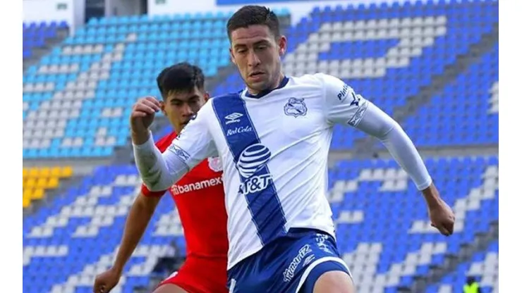Santiago Ormeño juega en el Puebla de México.