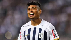 Jeriel De Santis jugando para Alianza Lima.