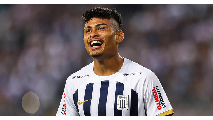 Jeriel De Santis jugando para Alianza Lima.