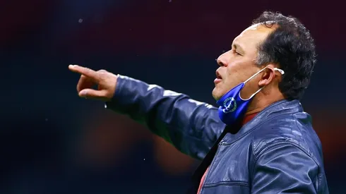 Juan Reynoso fue jugador y campeón con Cruz Azul.