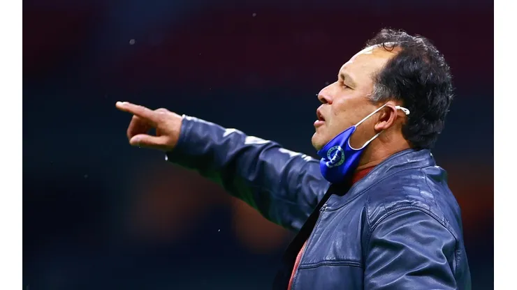 Juan Reynoso fue jugador y campeón con Cruz Azul.
