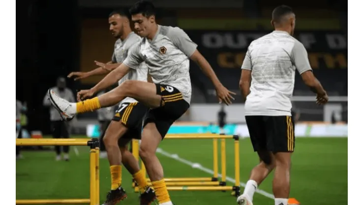 Raúl Jiménez entrenó con balón en Wolves