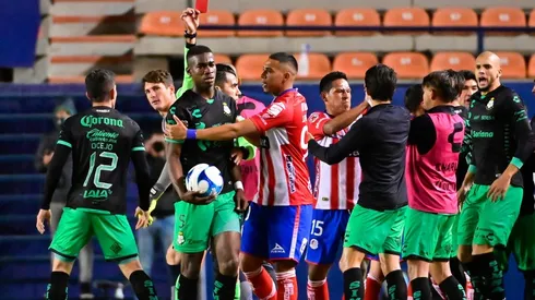 Mano dura de Santos Laguna contra Félix Torres