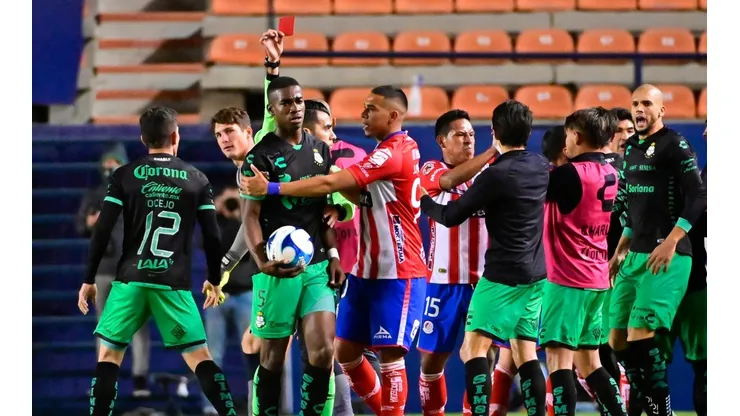 Mano dura de Santos Laguna contra Félix Torres