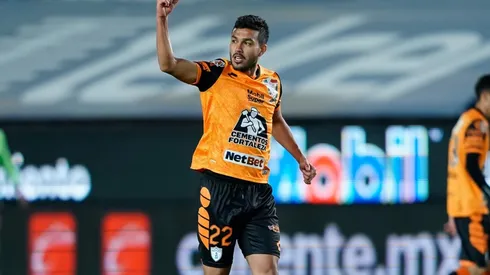 Gol de Gustavo Cabral para Pachuca ante Chivas.