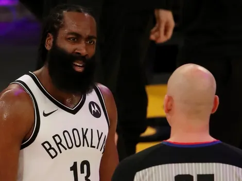 ¿Se burló? La reacción de James Harden por engañar a los árbitros