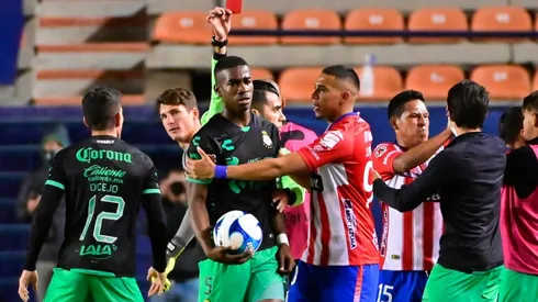 Continúa la polémica por el supuesto caso de racismo contra Felix Torres.