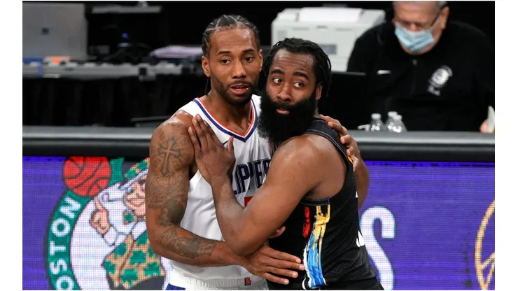 Kawhi Leonard y James Harden (Foto: Getty)