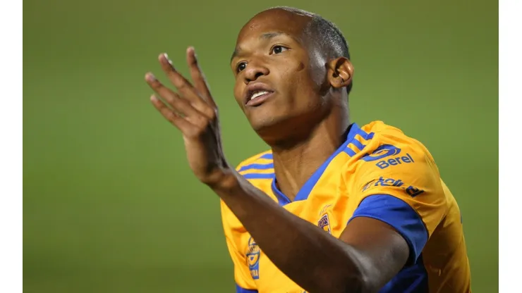 Buscan a Luis Quiñones desde el Brasileirao