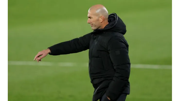 Fuerte dolor de cabeza para Zinedine Zidane.