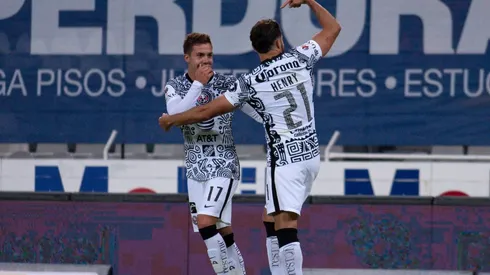 Henry Martín y Sebastián Córdova cobraron un penal a dos toques