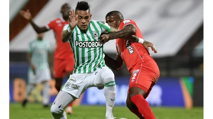 El duelo entre Jonathan Álvez y Marlon Torres en el clásico entre Nacional y América.