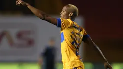 Golazo de Luis Quiñones para Tigres UANL.