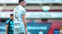 Santiago Ormeño usa la 14 en el Club Puebla.