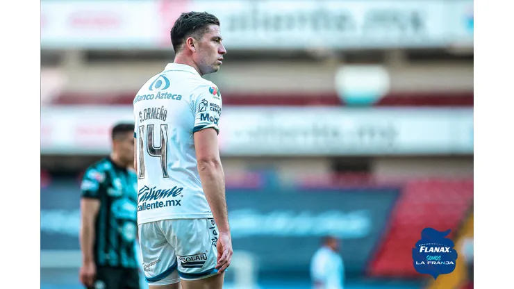 Santiago Ormeño usa la 14 en el Club Puebla.