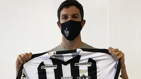 Nacho Fernández con la camiseta de Atlético Mineiro.