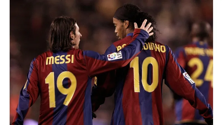 Messi y Ronaldinho fueron compañeros en Barcelona.