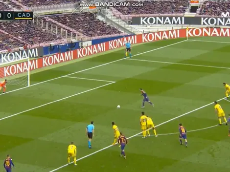 Video: el arquero se quería morir antes que la pelota de Messi entre