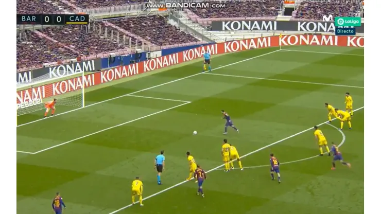Foto del penal de Lionel Messi.
