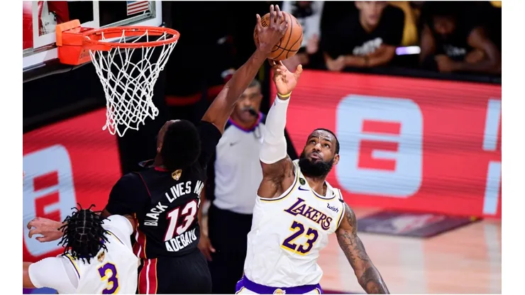 Bam Adebayo y LeBron James (Foto: Getty)