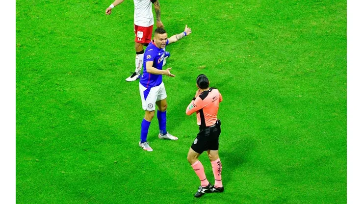 Óscar Macías y un blooper insólito para la Liga MX