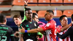 Felix Torres fue expulsado en el duelo de Santos ante Necaxa en la Jornada 7.