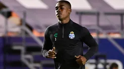 Félix Torres sufrió ataques racistas en el partido de Santos ante San Luis.