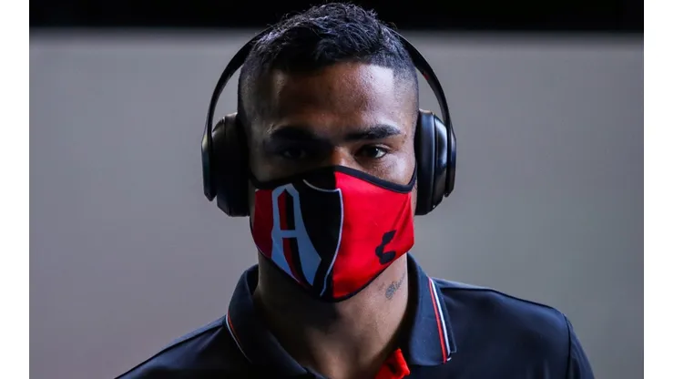 Anderson Santamaría es defendido por Atlas tras la sanción.