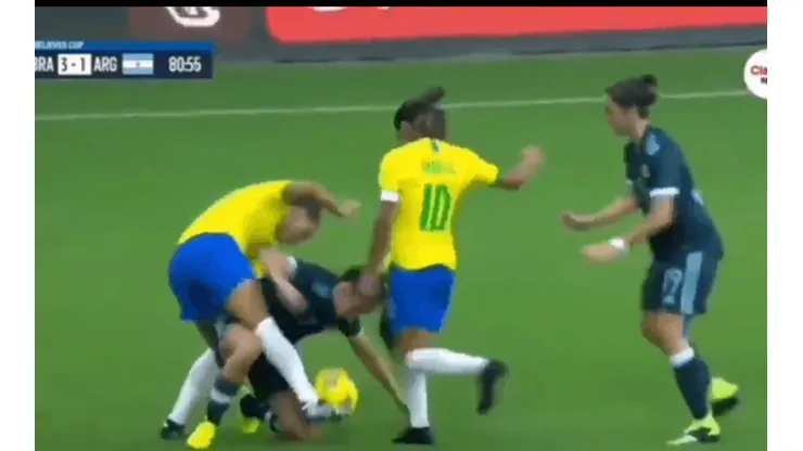 She Believes Cup: Barroso aguantó la pelota y volvió loca a la brasilera Marta
