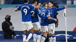 El festejo de James tras anotarle al Leicester en la Premier League.