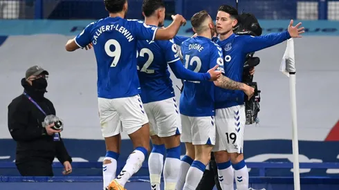 El festejo de James tras anotarle al Leicester en la Premier League.