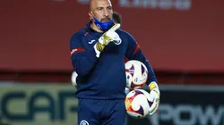 Óscar Pérez se recibió como director técnico en la Federación Mexicana de futbol.