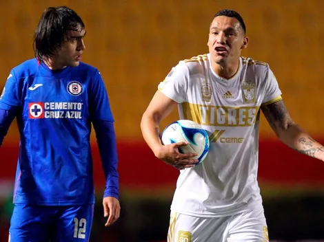 Tigres vs. Cruz Azul: La criminal 'plancha' sobre Luis Romo que el VAR le perdonó a Jesús Dueñas