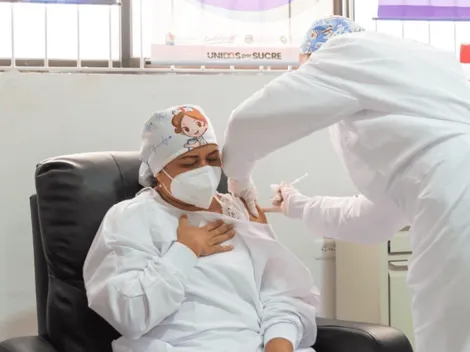 A Verónica le pusieron la vacuna y después dijo que le deben 2 meses de sueldo