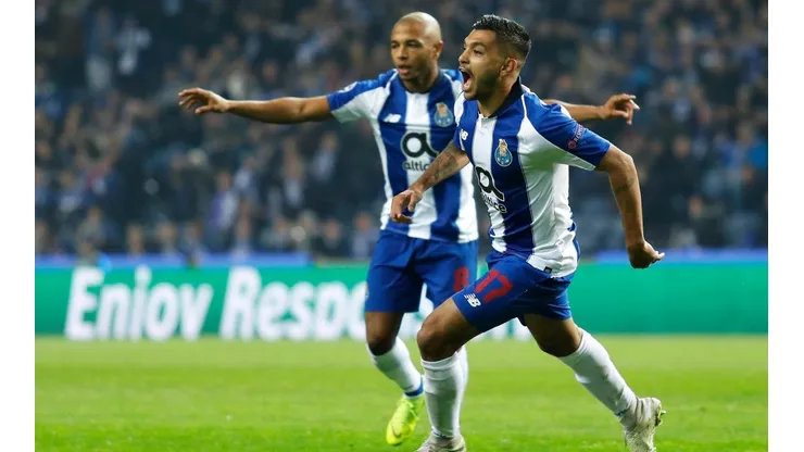 Tecatito Corona empezó a acercarse a Héctor Herrera