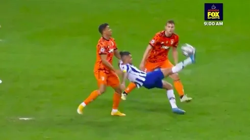 Tecatito Corona ensayó una épica chilena ante Juventus